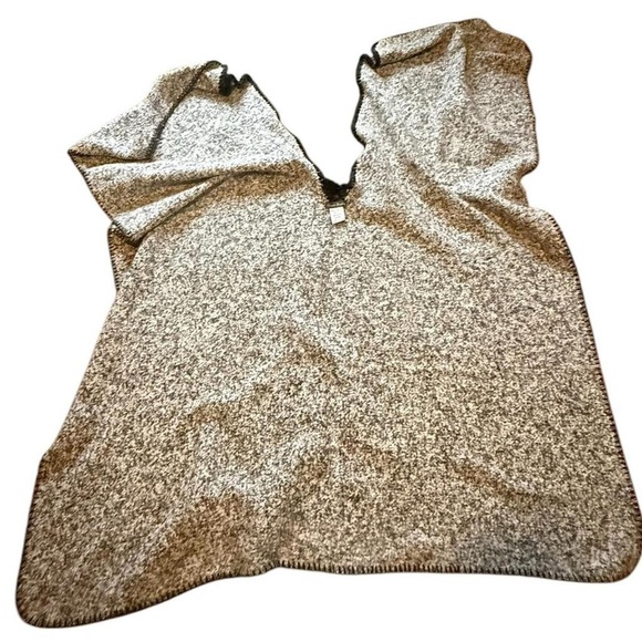 Tan and black poncho with a boho vibe #festivalvibes - Picture 4 of 7